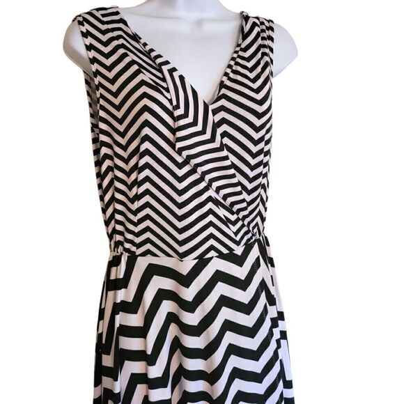 Women's size m/L stretchy Chevron high low dress sleeveless v-neck black white - Picture 13 of 13